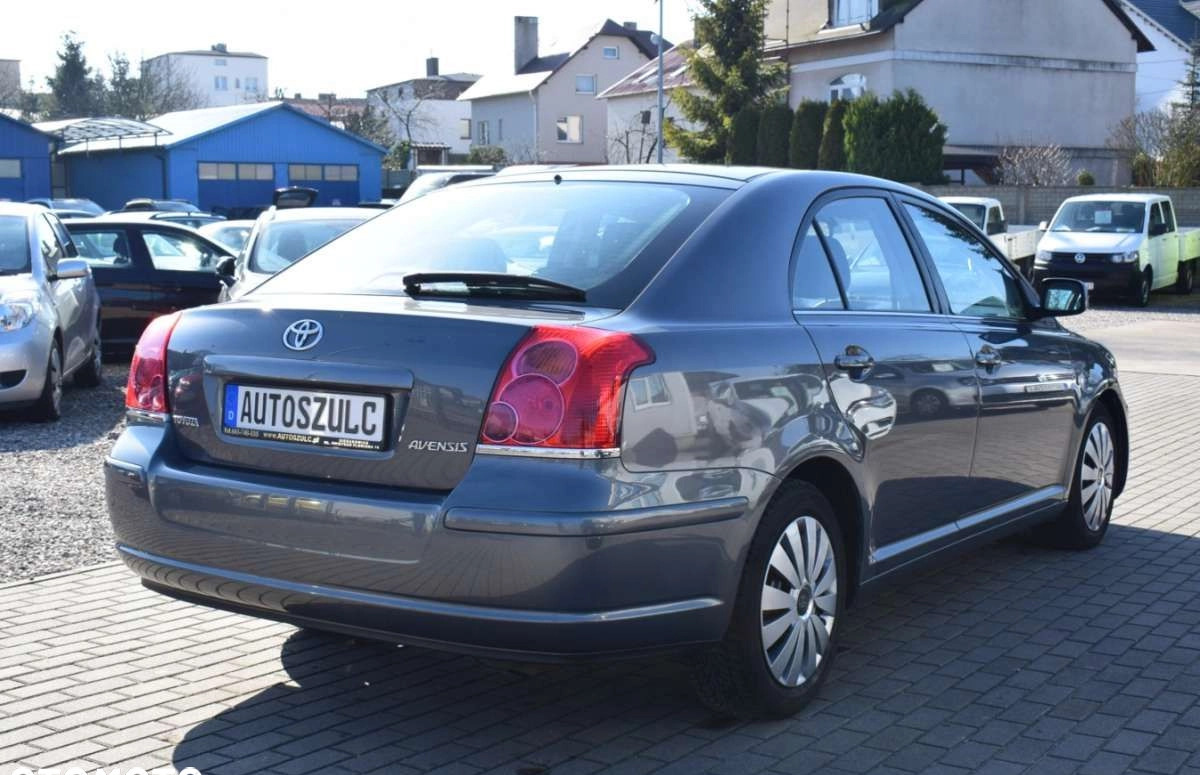 Toyota Avensis cena 19700 przebieg: 217711, rok produkcji 2005 z Gryfów Śląski małe 742